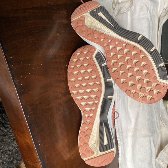 Nike rust pink quest running shoes - Picture 4 of 7